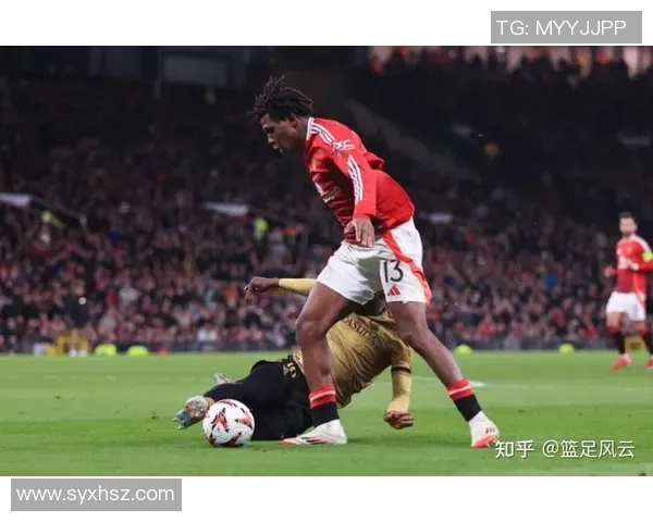 德甲焦点战曼联大胜阿森纳全场沸腾瞬间回顾与分析