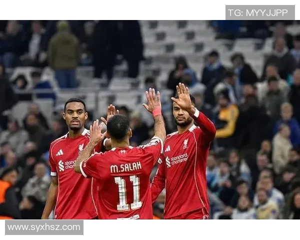 欧联杯激战：拜仁与利物浦战成平局红牌争议引发全场热议